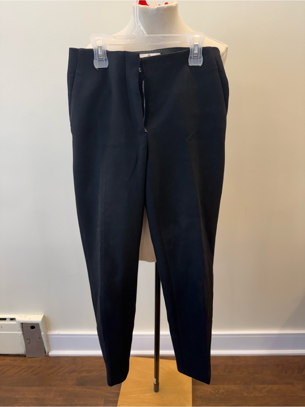 Aritzia BABATON - black tailored pants woman’s - size 2